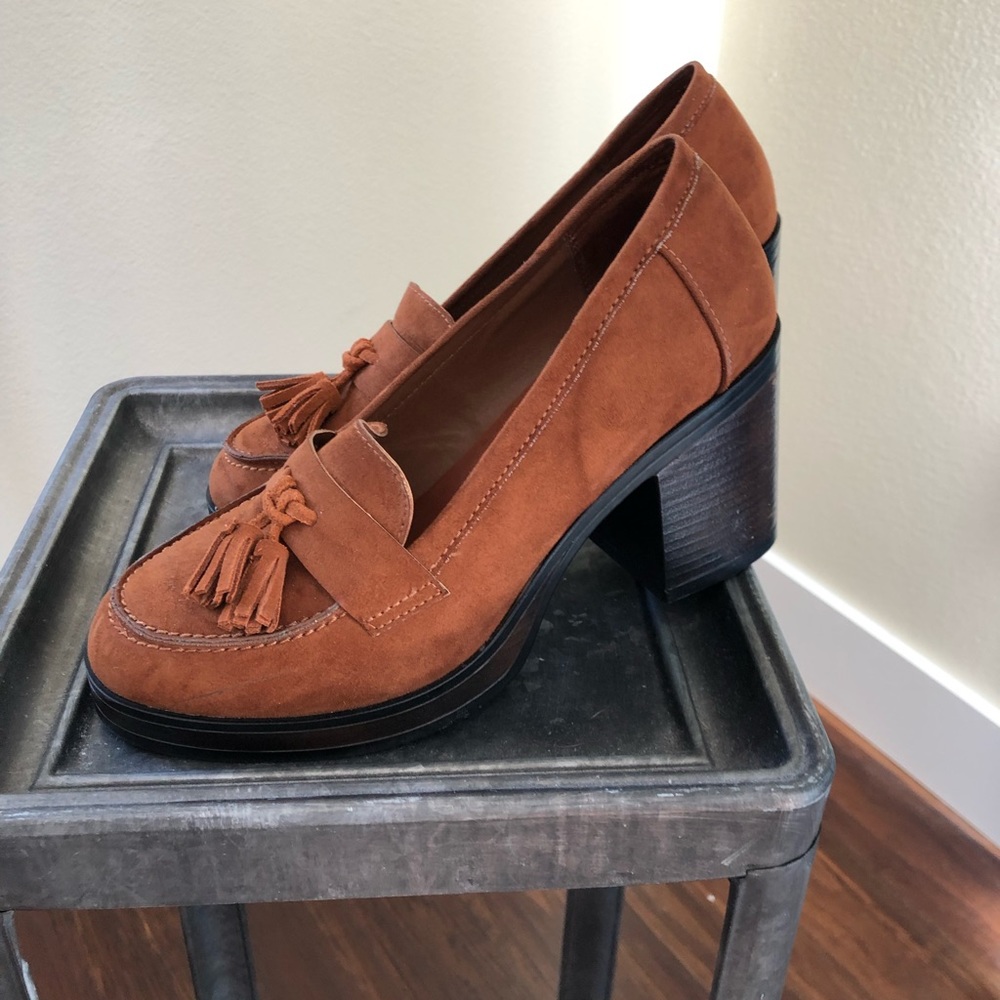 Mia platforms.